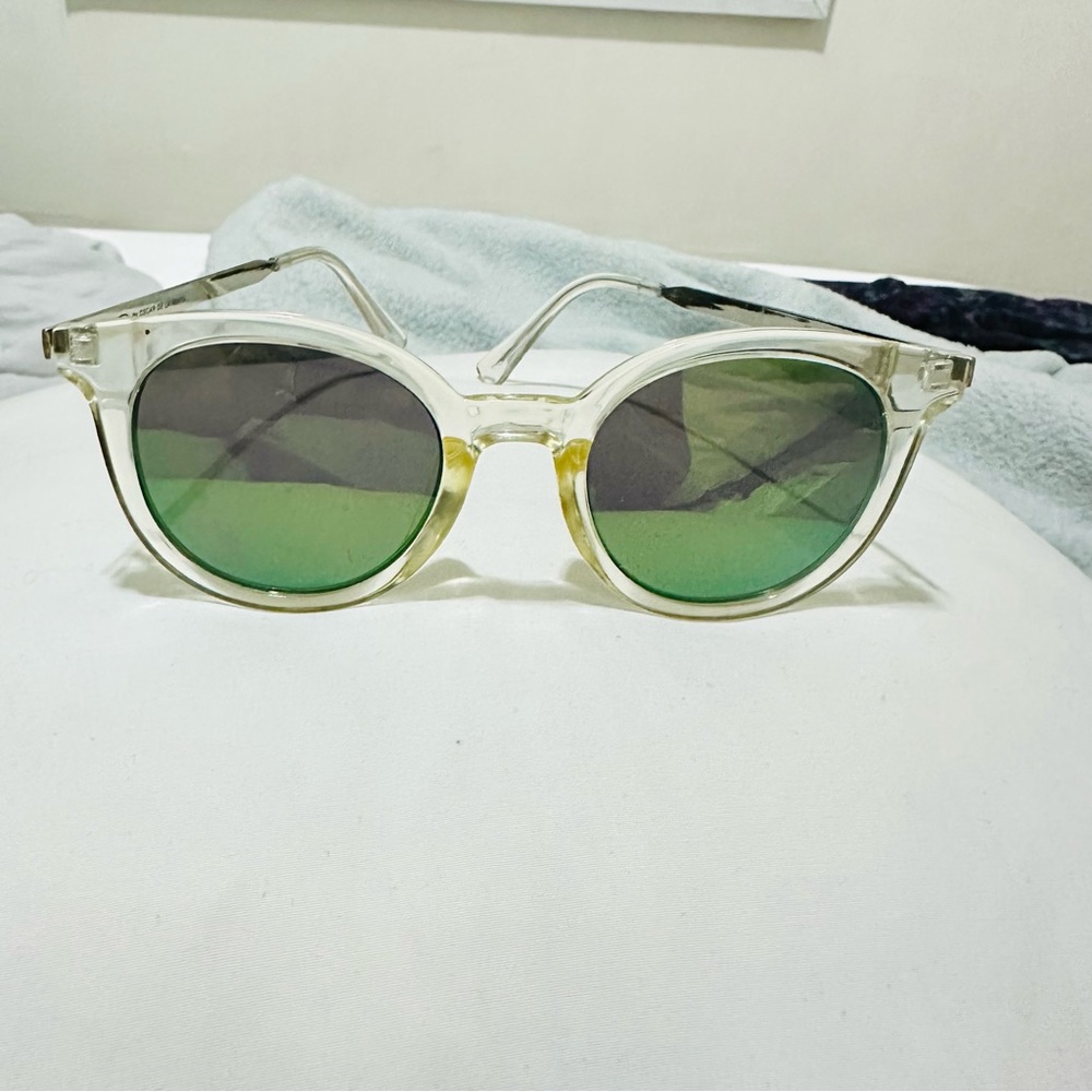 Ocar de la renta sunglasses